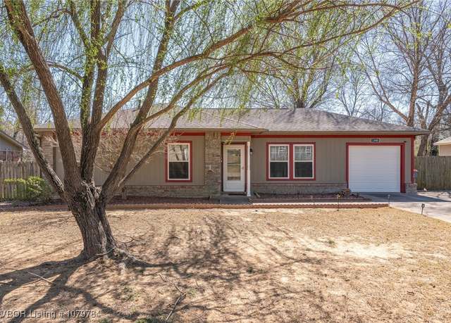 Property at 1305 Grand Oak Dr, Greenwood, AR 72936, 3 beds, 1.5 baths