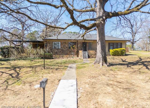 Property at 1421 49th St, Fort Smith, AR 72904, 3 beds, 2 baths