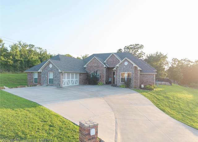 Property at 1199 Highland Cir, Greenwood, AR 72936, 5 beds, 3 baths