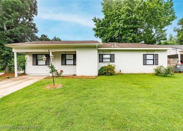 Property at 1501 M Cir, Barling, AR 72923, 4 beds, 2 baths