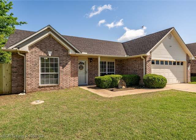 Property at 501 Apple Valley Dr, Fort Smith, AR 72908, 3 beds, 2 baths