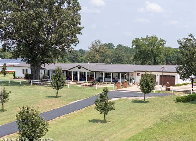 Property at 464779 E 1070 Rd, Sallisaw, OK 74955, 3 beds, 2.5 baths