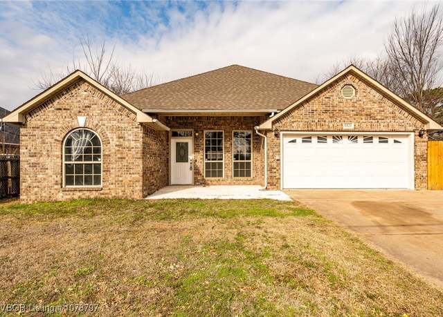 Property at 5521 Spradling Ave, Fort Smith, AR 72904, 4 beds, 2 baths