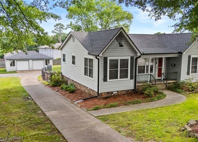 Property at 3815 Free Ferry Ln, Fort Smith, AR 72903, 3 beds, 2.5 baths