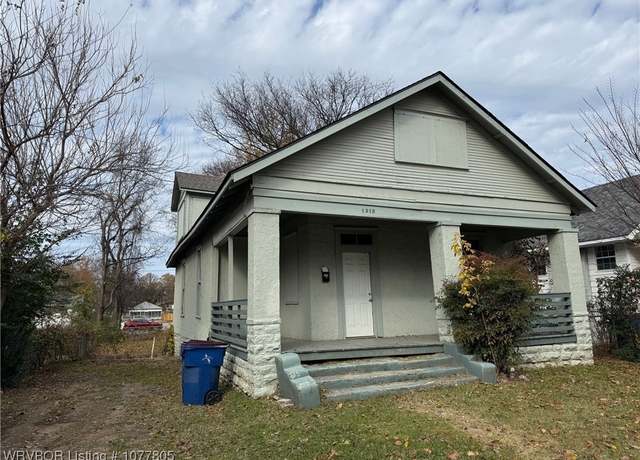 Property at 1215 N 8th St, Fort Smith, AR 72901, 4 beds, 1 bath