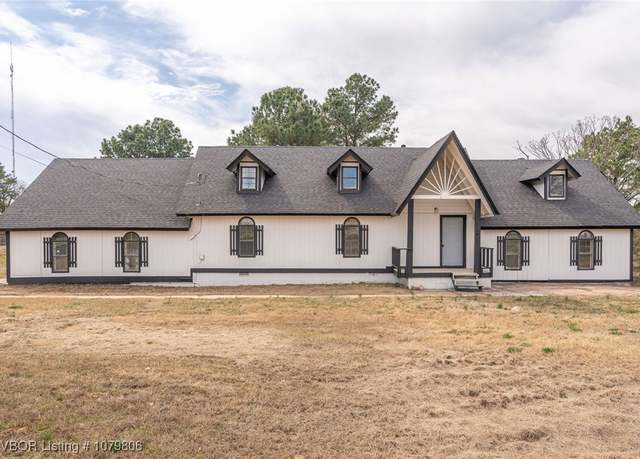 Property at 475616 E 1060 Rd, Muldrow, OK 74948, 4 beds, 2.5 baths