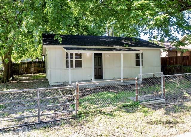 Property at 814 W Chickasaw Ave, Sallisaw, OK 74955, 2 beds, 1 bath