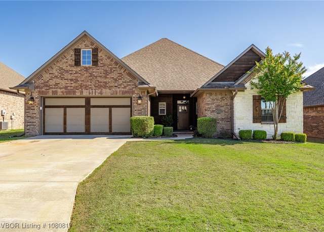 Property at 8501 Silverstone Ct, Fort Smith, AR 72916, 3 beds, 2.5 baths