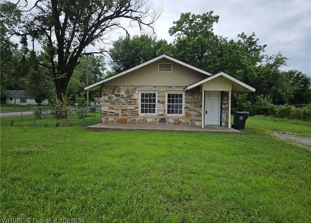Property at 201 N Washington St, Sallisaw, OK 74955, 2 beds, 1 bath