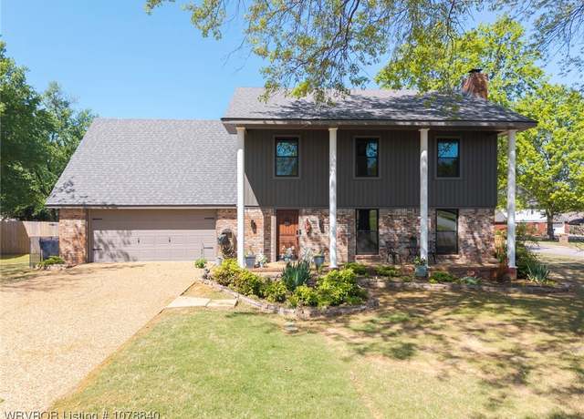 Property at 10400 Castleton St, Fort Smith, AR 72908, 3 beds, 2.5 baths