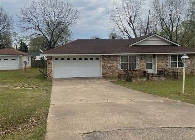 Property at 606 Highland Dr, Charleston, AR 72933, 3 beds, 2 baths
