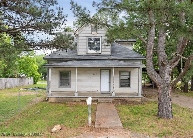 Property at 607 E 1st St, Heavener, OK 74937, 7 beds, 3 baths