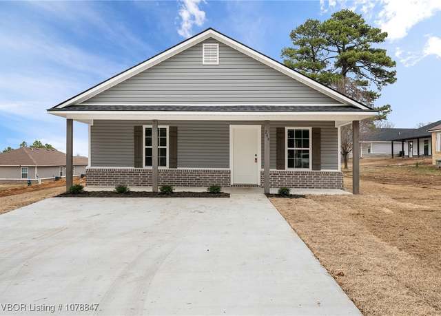 Property at 209 Coggins St, Poteau, OK 74953, 3 beds, 2 baths