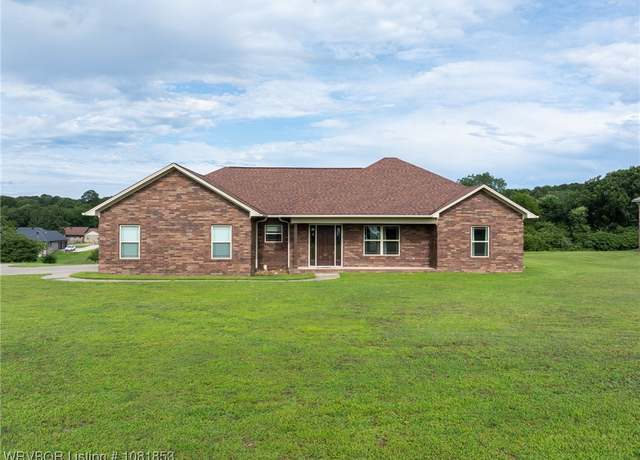 Property at 146 Greystone Ln, Russellville, AR 72802, 3 beds, 2 baths