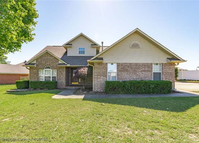 Property at 6221 S Fallstone Rd, Fort Smith, AR 72916, 3 beds, 2.5 baths