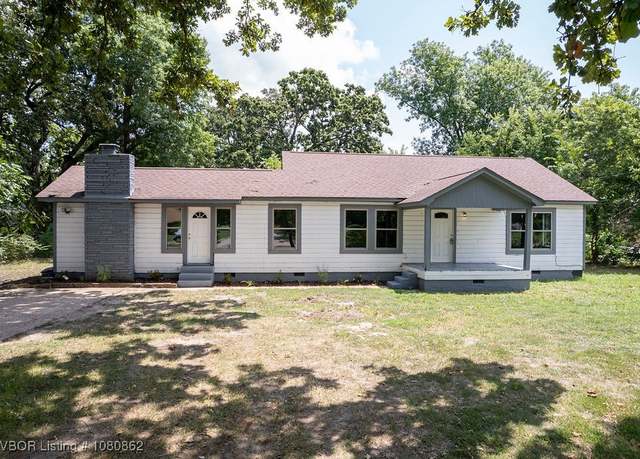 Property at 1920 N 50th St, Fort Smith, AR 72904, 4 beds, 2 baths
