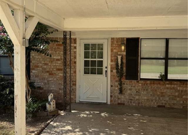 Property at 322 SE 2nd St, Spiro, OK 74959, 3 beds, 1.5 baths