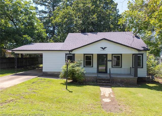 Property at 705 40th St, Fort Smith, AR 72903, 2 beds, 2 baths