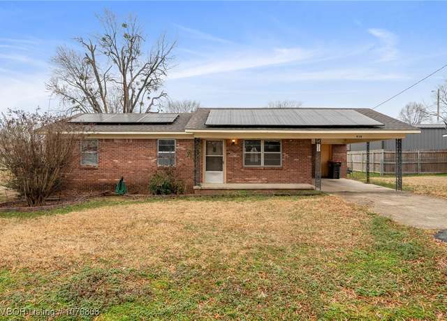 Property at 910 Church Ave, Mulberry, AR 72947, 3 beds, 1 bath