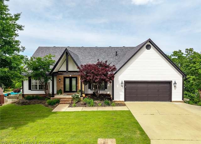 Property at 2004 Parkridge Dr, Van Buren, AR 72956, 5 beds, 3.5 baths