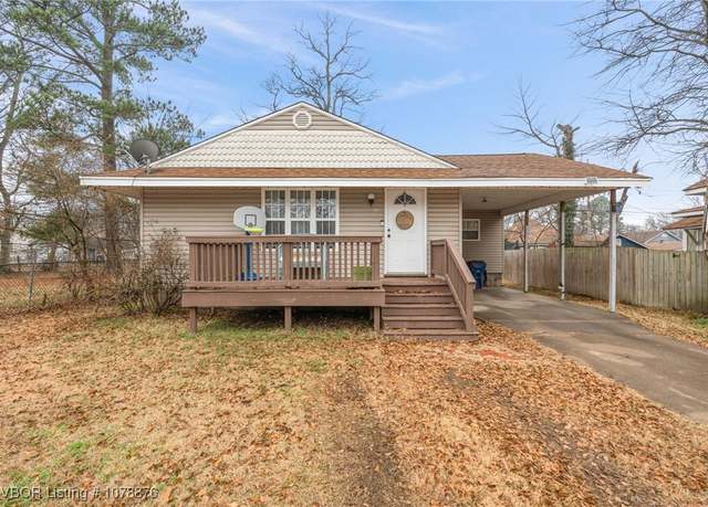 Property at 711 N 36th St, Fort Smith, AR 72903, 3 beds, 1 bath
