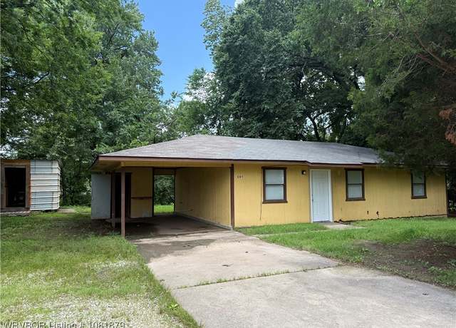 Property at 301 E Ruth, Sallisaw, OK 74955, 3 beds, 1 bath