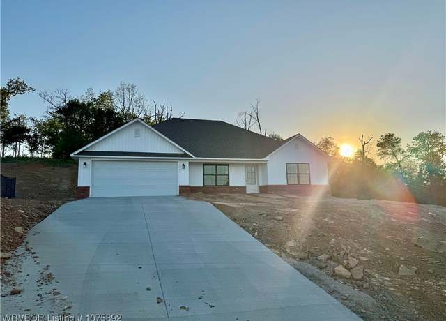 Property at 2020 Lisa Ln, Van Buren, AR 72956, 4 beds, 2 baths