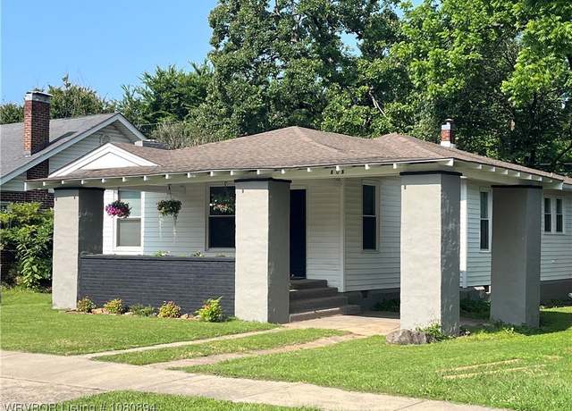 Property at 808 S 23rd St, Fort Smith, AR 72901, 3 beds, 2 baths