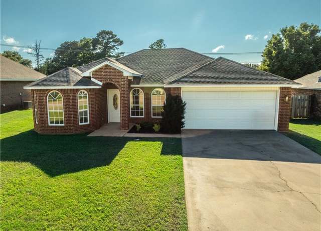 Property at 1905 N 31st St, Fort Smith, AR 72901, 3 beds, 3 baths