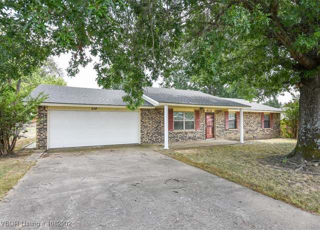 Property at 218 Spring Ave, Sallisaw, OK 74955, 3 beds, 2 baths