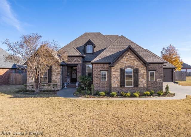 Property at 404 Crescent Dr, Fort Smith, AR 72916, 5 beds, 4 baths