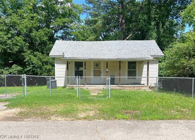 Property at 818 N 25th St, Van Buren, AR 72956, 2 beds, 1 bath
