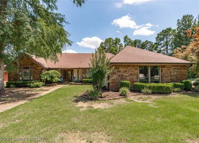 Property at 7000 Ellsworth Rd, Fort Smith, AR 72903, 3 beds, 2.5 baths