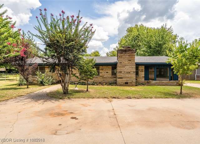 Property at 1804 Central St, Poteau, OK 74953, 3 beds, 2 baths