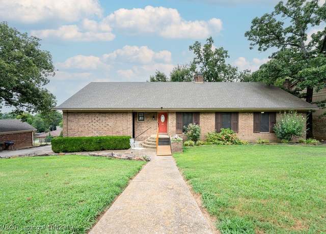 Property at 7718 Williamsburg Rd, Fort Smith, AR 72903, 4 beds, 4.5 baths
