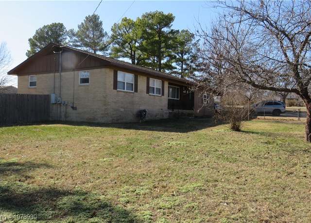 Property at 883 E Don Tyson Pkwy, Springdale, AR 72764, 3 beds, 1.5 baths