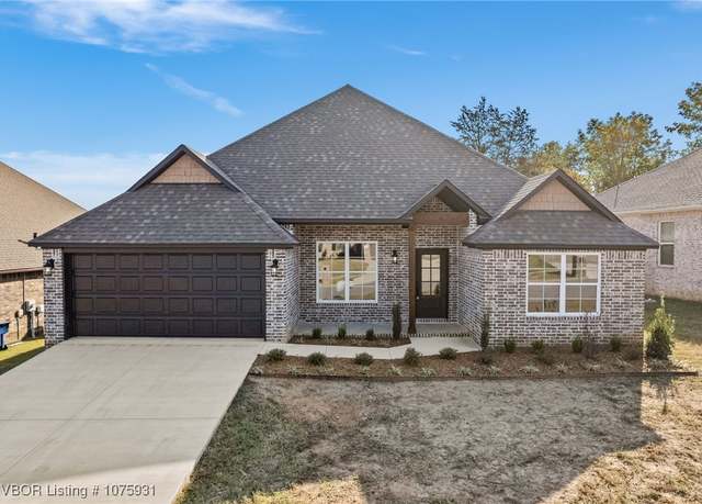 Property at 12421 Norwich St, Fort Smith, AR 72916, 4 beds, 2 baths