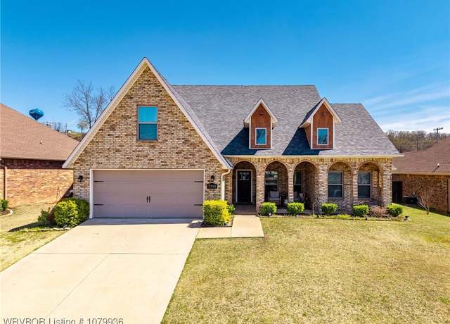 Property at 7908 Rome Way, Fort Smith, AR 72916, 4 beds, 3 baths