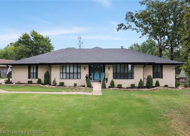 Property at 3319 Southview Dr, Fort Smith, AR 72903, 5 beds, 4 baths