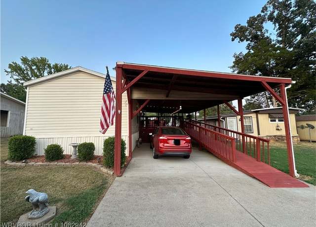 Property at 1526 Lincoln Trl, Van Buren, AR 72956, 3 beds, 2 baths