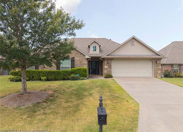 Property at 12516 Wilmington Way, Fort Smith, AR 72916, 4 beds, 2 baths