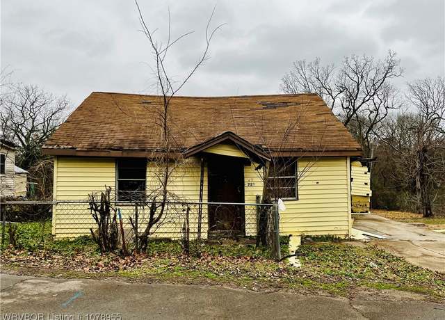 Property at 721 N 27th St, Van Buren, AR 72956, 3 beds, 1 bath