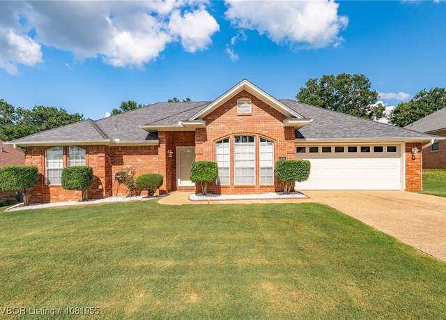 Property at 1616 Valley View St, Van Buren, AR 72956, 3 beds, 2 baths