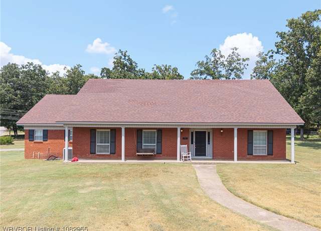 Property at 3301 Cliff Dr, Fort Smith, AR 72903, 4 beds, 3.5 baths