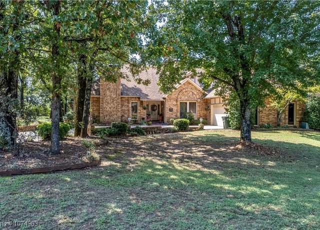 Property at 706 Taylor Dr, Sallisaw, OK 74955, 4 beds, 4 baths