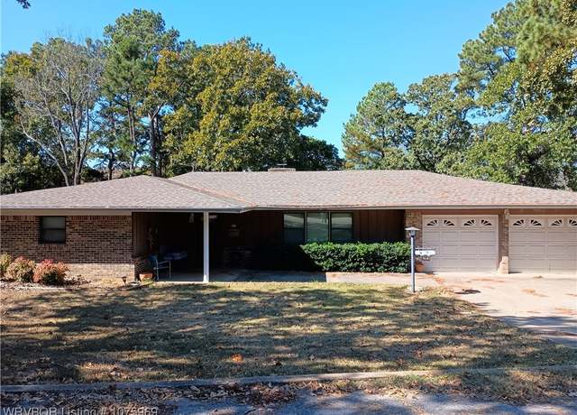 Property at 100 Royal Oak Dr, Poteau, OK 74953, 3 beds, 3 baths