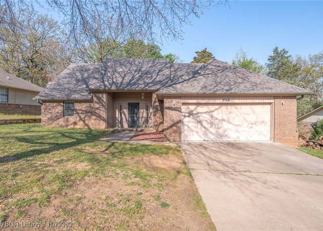Property at 202 Elfen Glen St, Van Buren, AR 72956, 3 beds, 2 baths