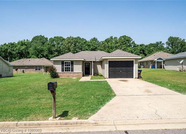 Property at 4205 Walnut Park Dr, Fort Smith, AR 72904, 3 beds, 2 baths
