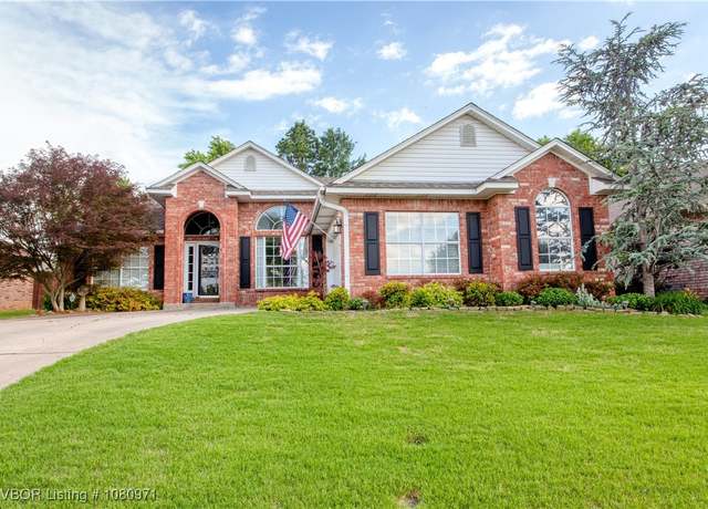 Property at 5600 Chapen Dr, Fort Smith, AR 72916, 3 beds, 2 baths
