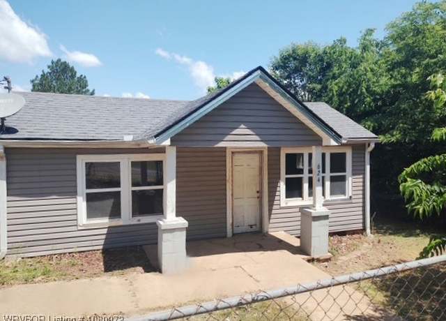 Property at 624 Oklahoma Ave, Arkoma, OK 74901, 3 beds, 1.5 baths